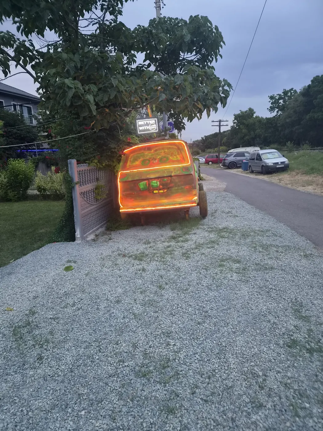 Bucșă Gratargiu — dubița cu contur luminos în care se prepară grătarul